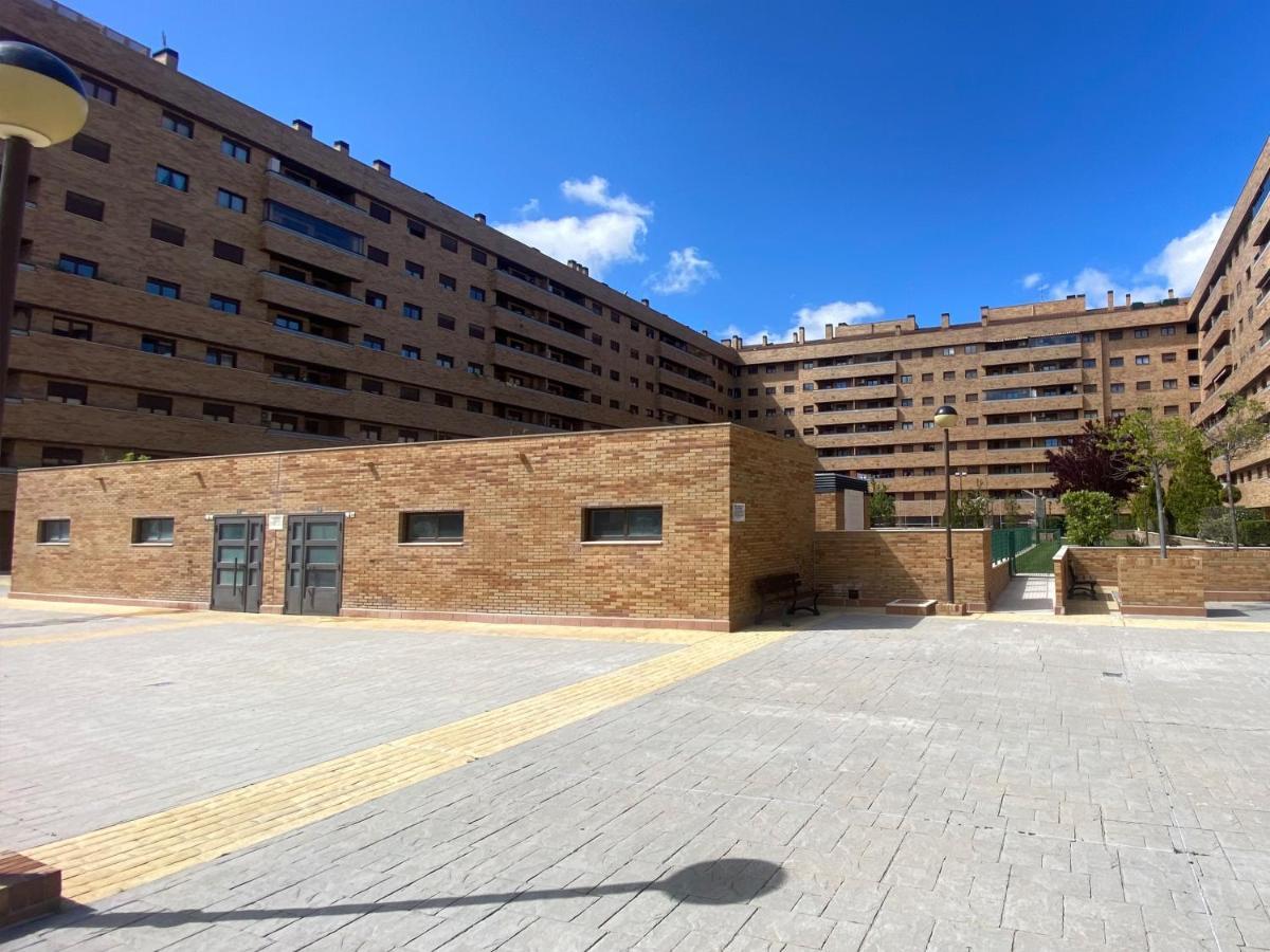 Aires De Toledo-Parque Warner Y Madrid En Familia Apartment Luaran gambar